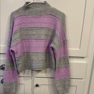Extra‎ large women’s cropped, gray and purple woven long sleeve sweater.